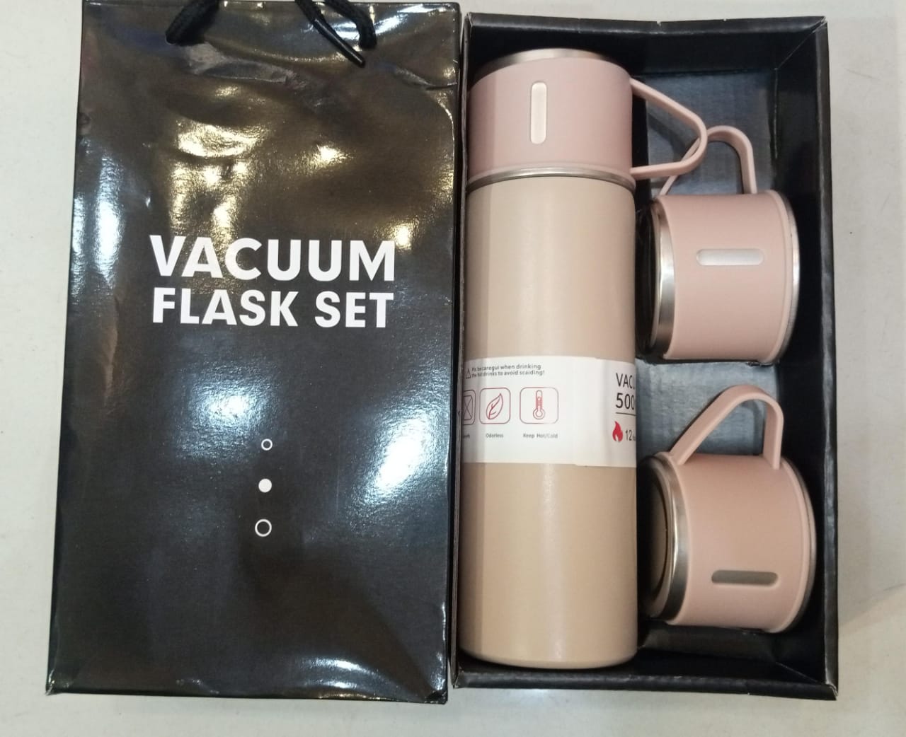 STAINLESS STEEL VACUUM FLASK SET - 500ML WITH 3 CUPS (Gift Box ) (Random color) - Image 2