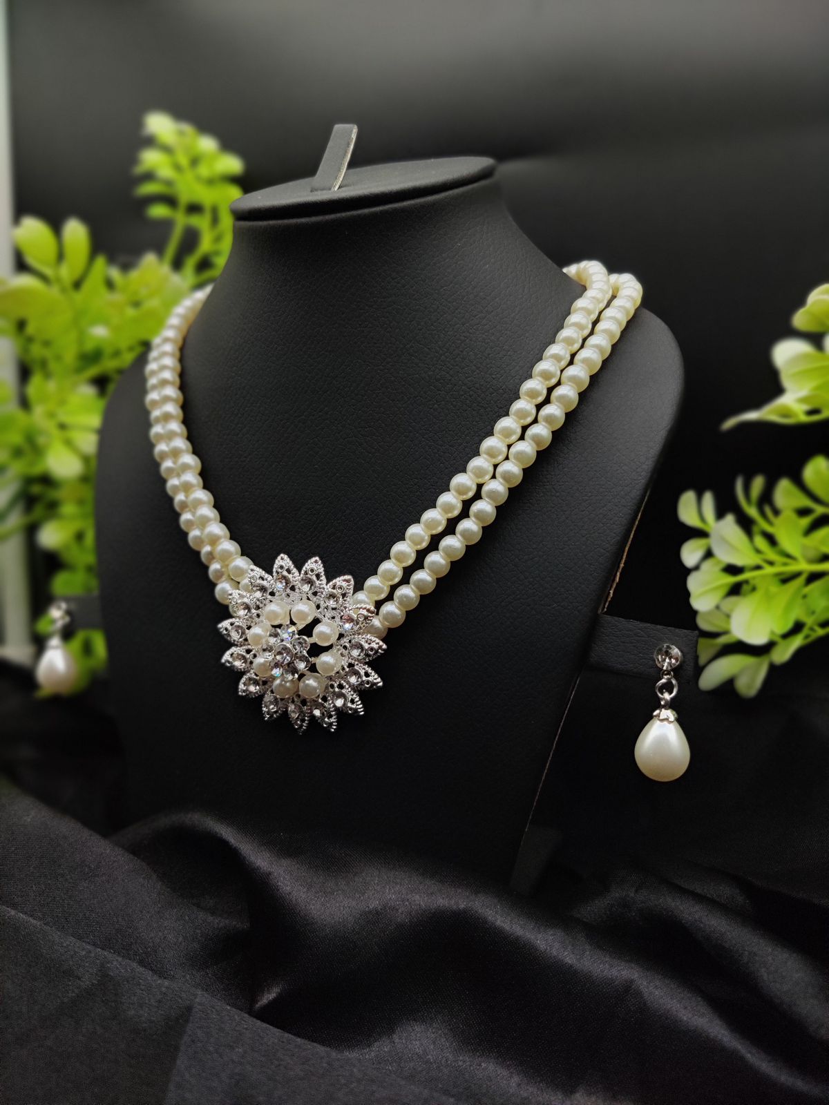 Imported Graceful Radiance Pearl Necklace Set with Exquisite Floral Pendant π | Artificial Jewellery For Girls & Women - Image 2