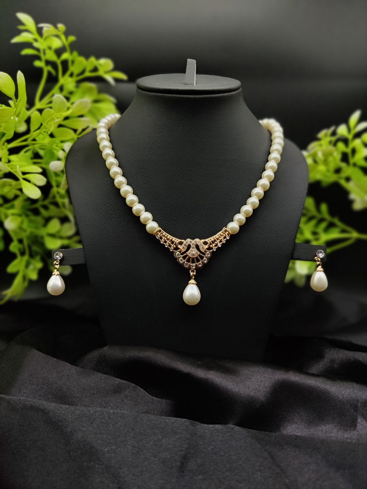 Imported Regal Pearl Embrace Necklace Set with Elegant Drop Design ✨ | Best Quality Necklace For Girls & Women | Artificial Jewellery - Image 4