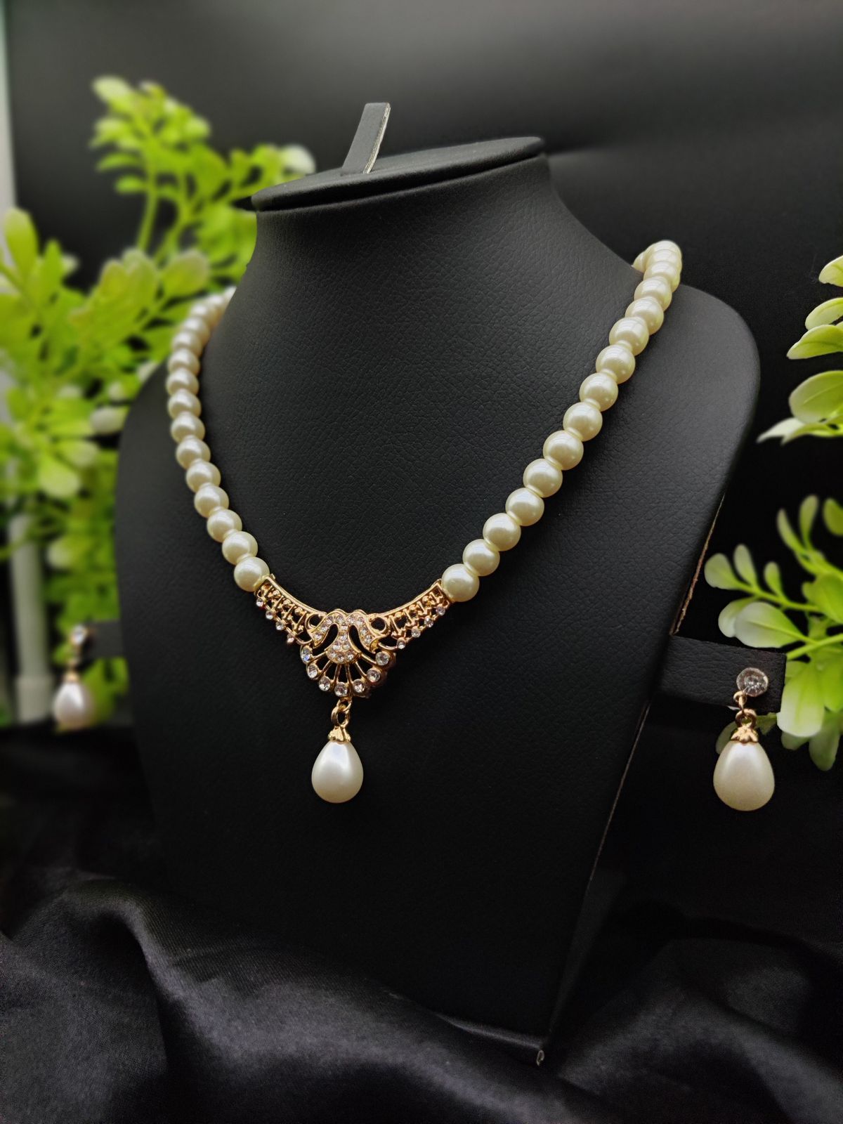 Imported Regal Pearl Embrace Necklace Set with Elegant Drop Design ✨ | Best Quality Necklace For Girls & Women | Artificial Jewellery - Image 5