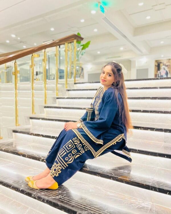 2 Pcs Women's Stitched Linen Printed Suit With Hang Bag - Image 2
