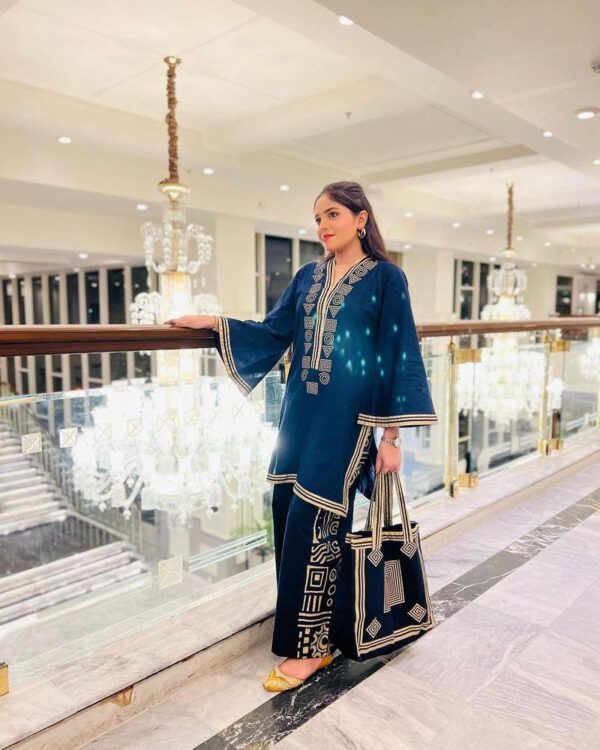 2 Pcs Women's Stitched Linen Printed Suit With Hang Bag - Image 4